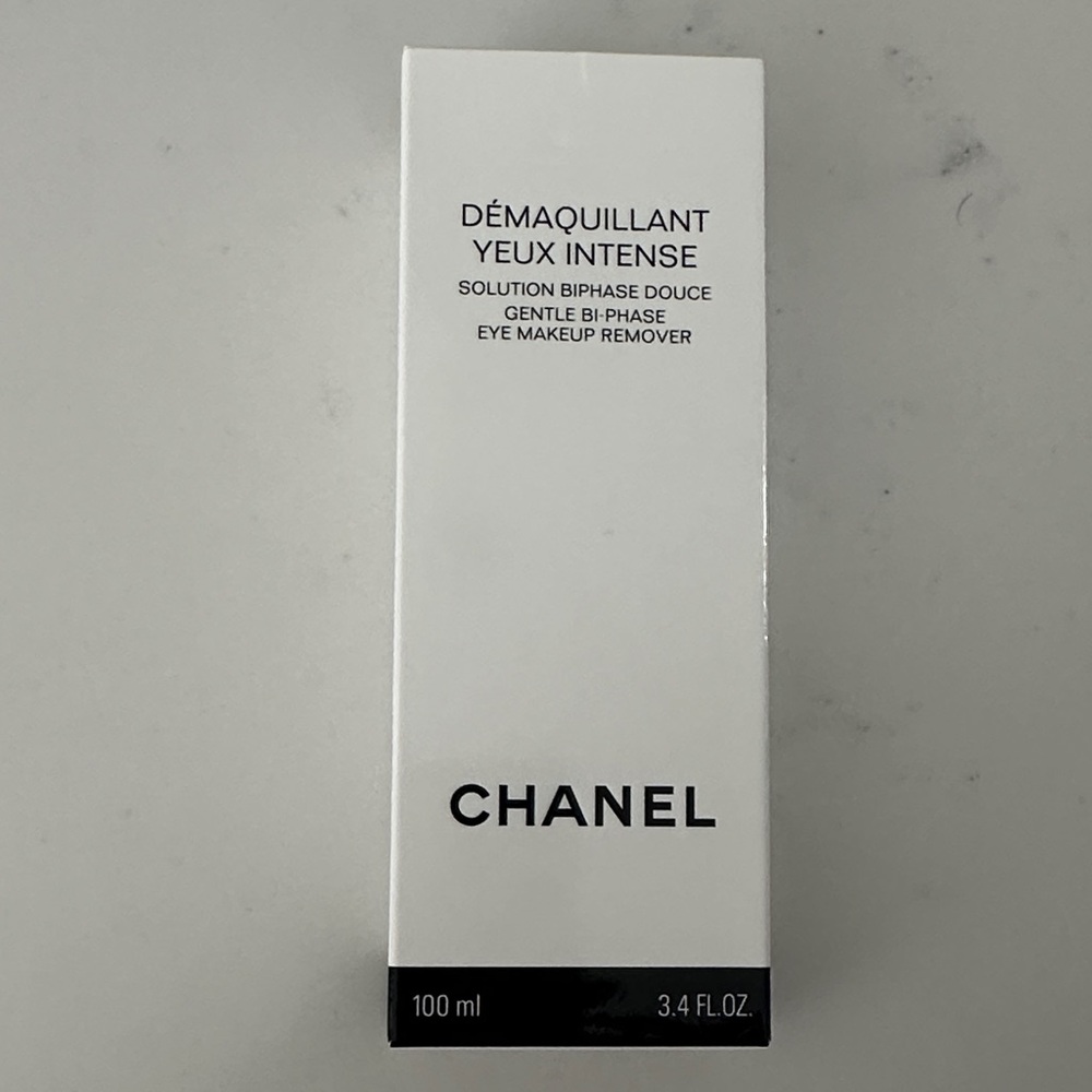 CHANEL Démaquillant Yeux Intense in White and Black